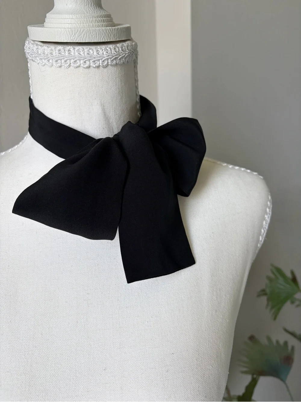 Women’s Black Skinny Silk Neck Scarf